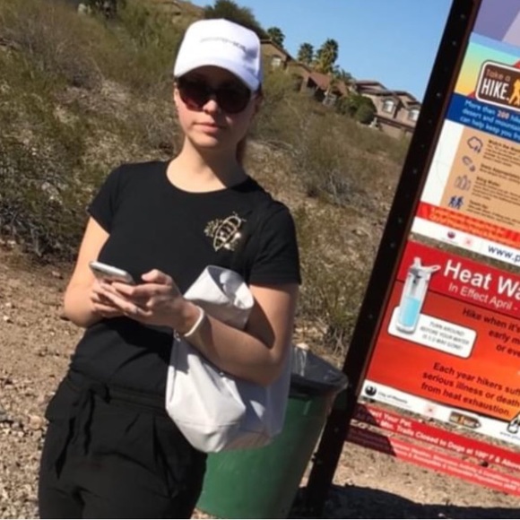 Meet your Posher, Sofi - Picture 1 of 1